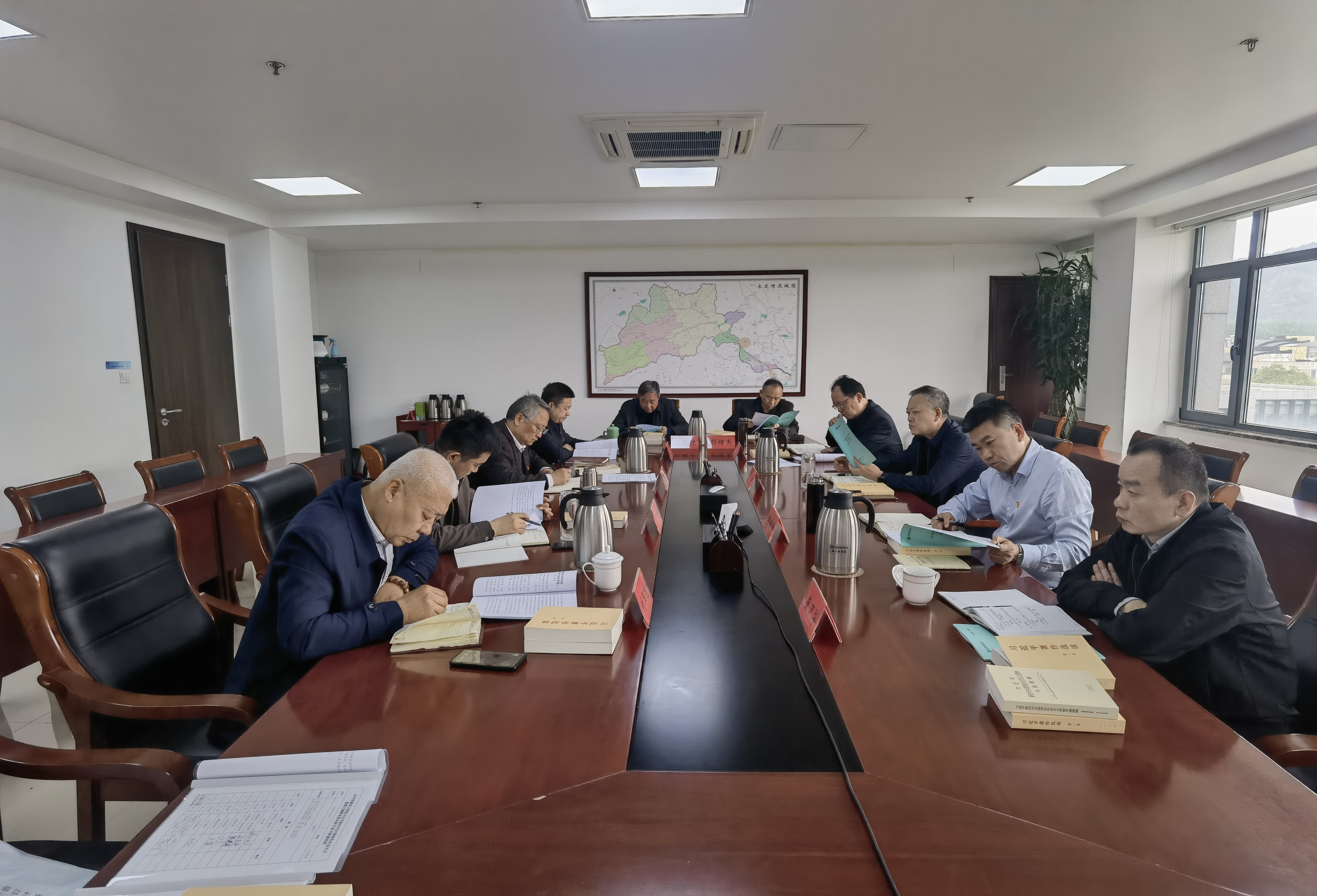 永定河流域公司學(xué)習(xí)貫徹習(xí)近平新時代中國特色社會主義思想主題教育領(lǐng)導(dǎo)班子讀書班開班 永定河流域公司學(xué)習(xí)貫徹習(xí)近平新時代中國特色社會主義思想主題教育領(lǐng)導(dǎo)班子讀書班開班