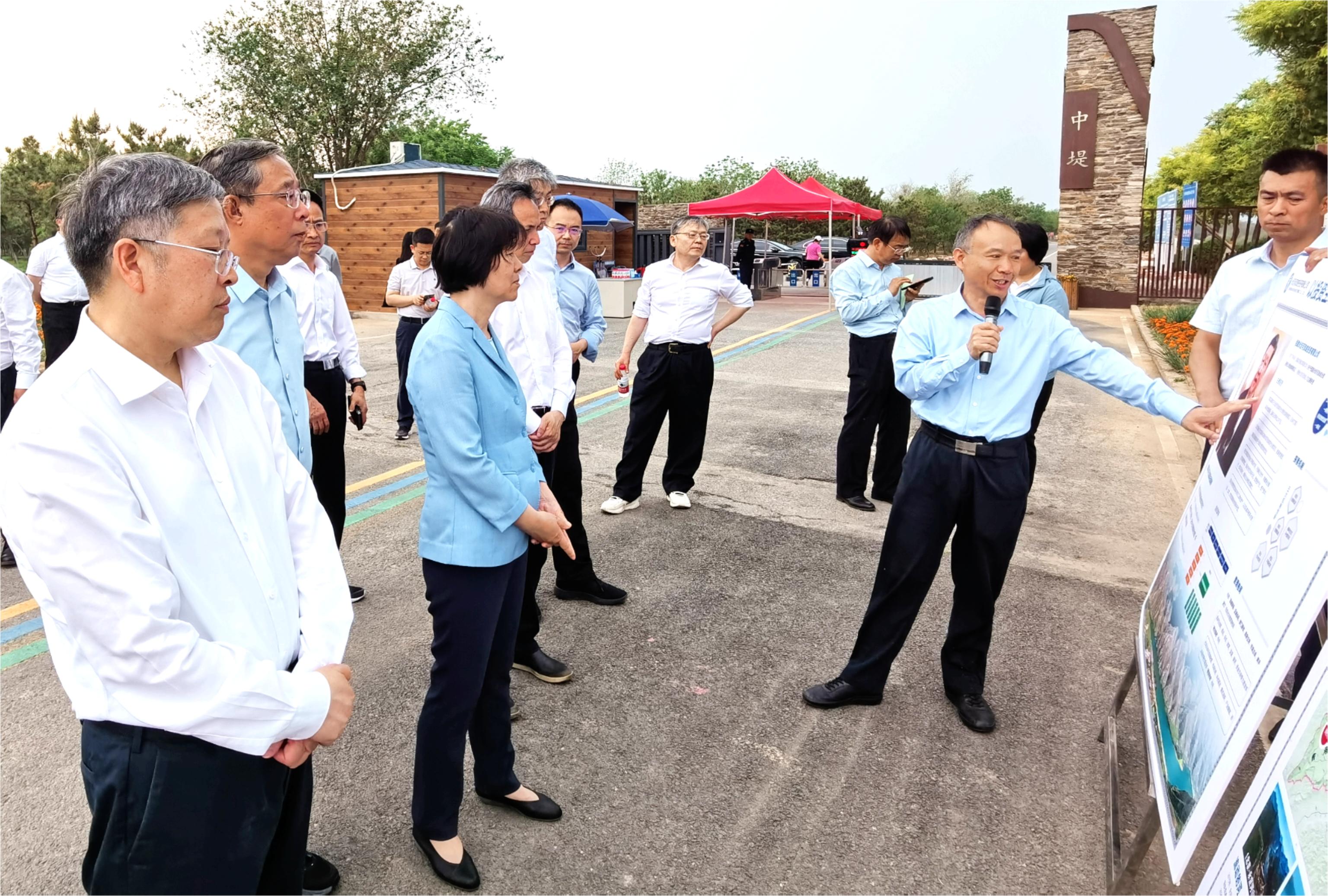 全國政協(xié)副主席沈躍躍調(diào)研永定河北京段綜合治理與生態(tài)修復工作 全國政協(xié)副主席沈躍躍調(diào)研永定河北京段綜合治理與生態(tài)修復工作