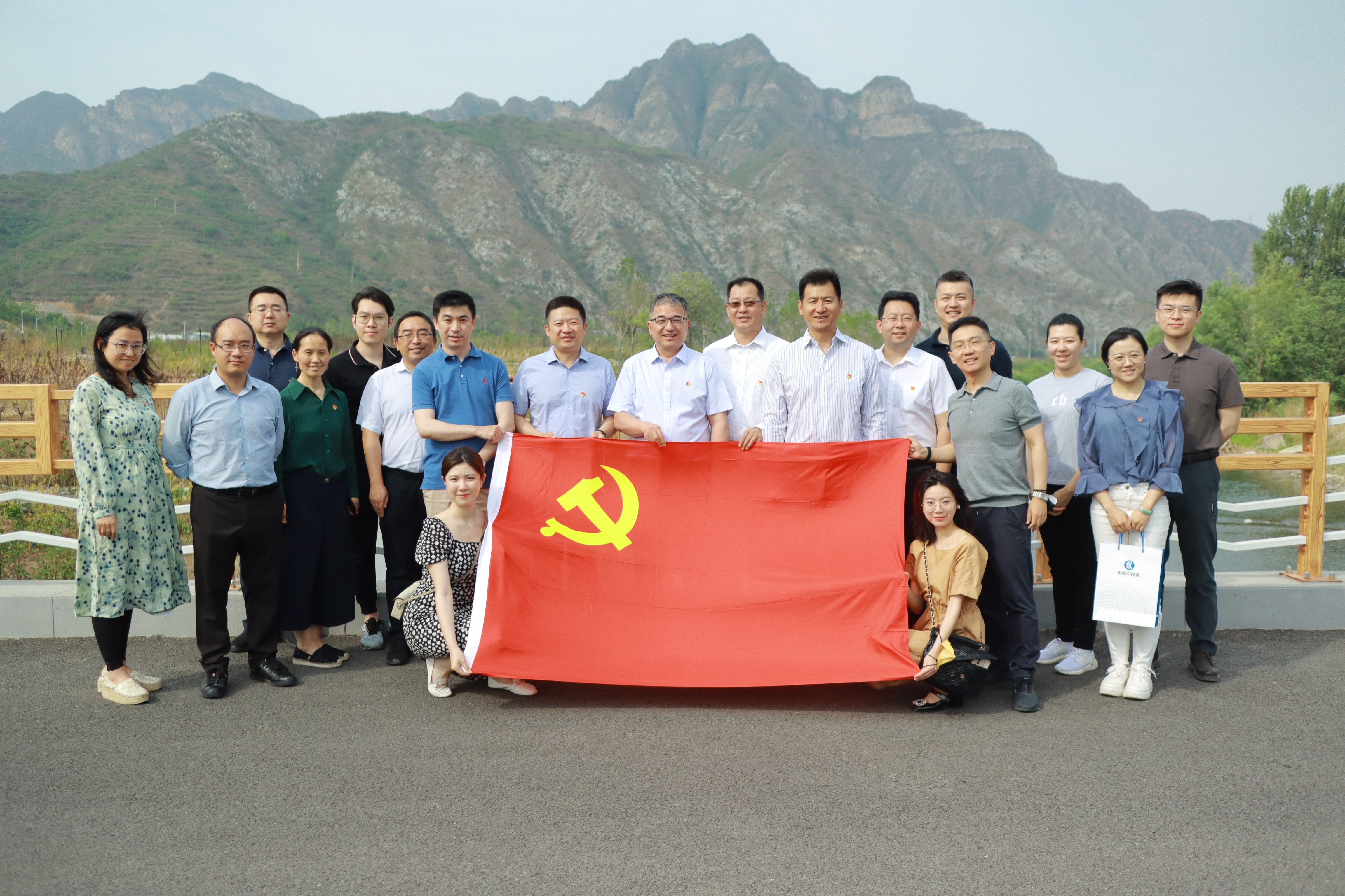 以實(shí)干擔(dān)當(dāng)形成推動(dòng)公司“兩個(gè)高質(zhì)量”發(fā)展的強(qiáng)大動(dòng)力——公司各黨支部扎實(shí)開展學(xué)習(xí)貫徹習(xí)近平新時(shí)代中國(guó)特色社會(huì)主義思想主題教育