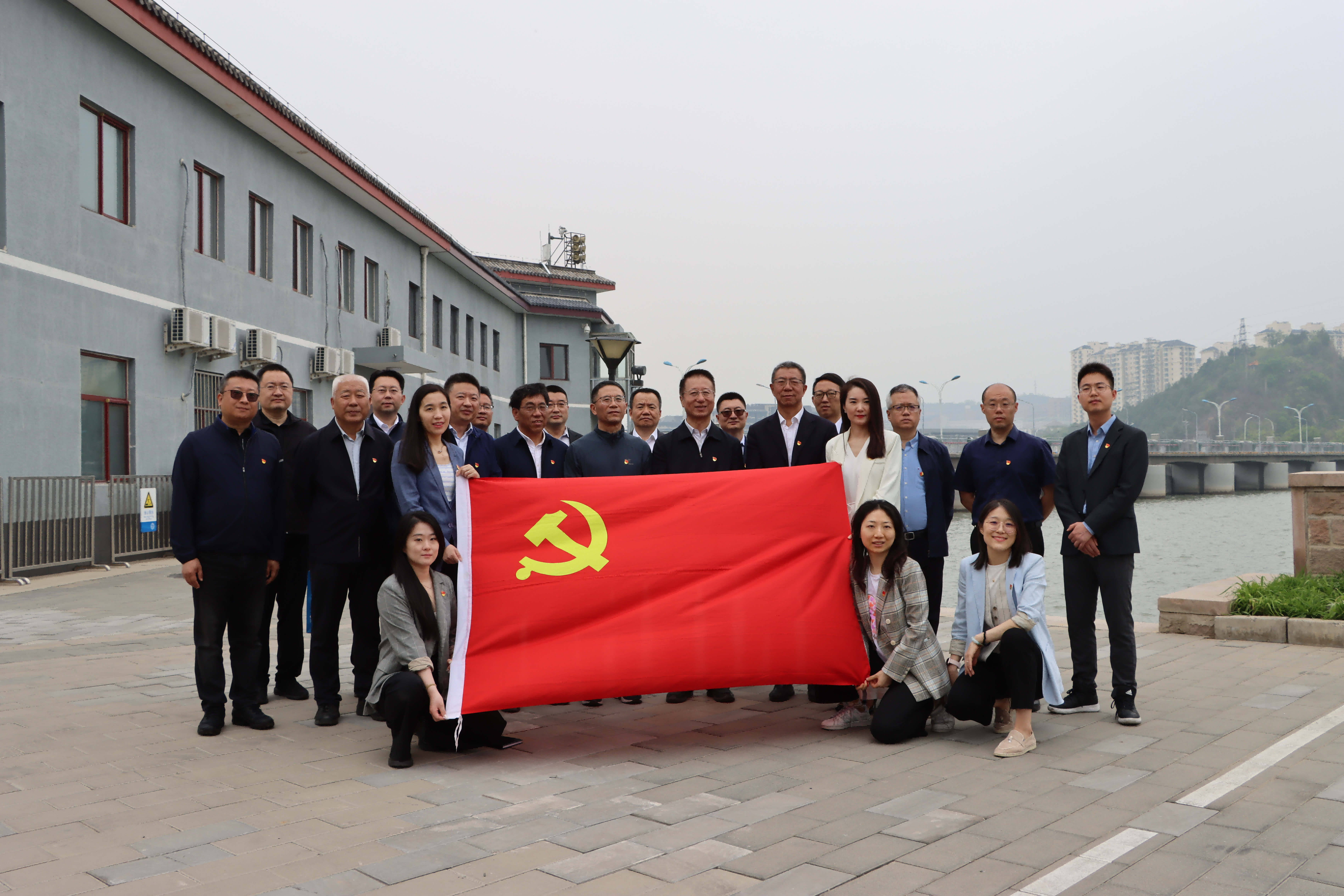 公司總部黨支部與國(guó)家開(kāi)發(fā)銀行能源水利業(yè)務(wù)部黨支部聯(lián)合開(kāi)展主題黨日活動(dòng) 公司總部黨支部與國(guó)家開(kāi)發(fā)銀行能源水利業(yè)務(wù)部黨支部聯(lián)合開(kāi)展主題黨日活動(dòng)