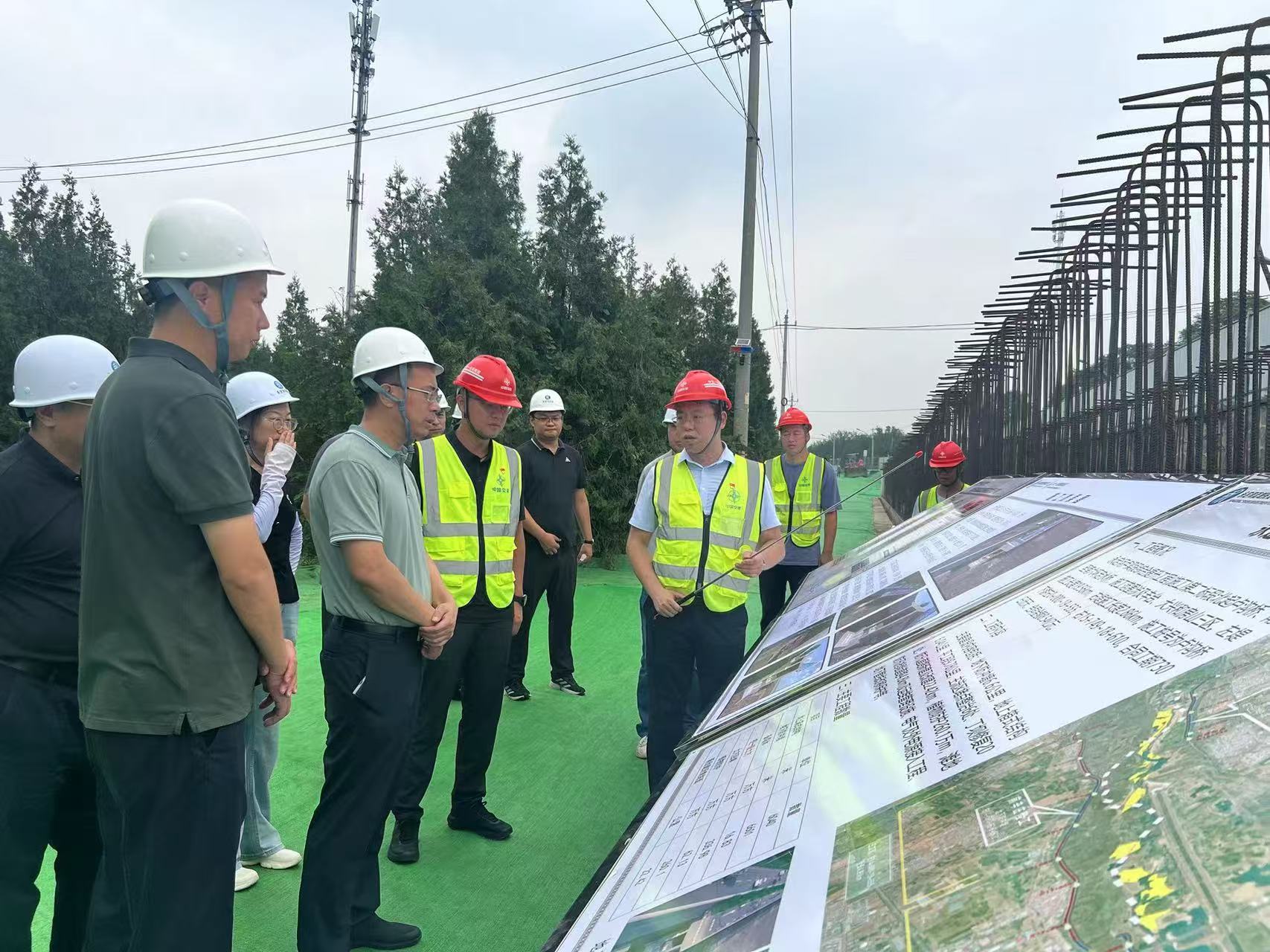 豐臺區(qū)政府調(diào)研“兩園一河”濱水空間開放共享和北京災(zāi)后恢復(fù)重建與綜合提升項(xiàng)目建設(shè)情況 豐臺區(qū)政府調(diào)研“兩園一河”濱水空間開放共享和北京災(zāi)后恢復(fù)重建與綜合提升項(xiàng)目建設(shè)情況