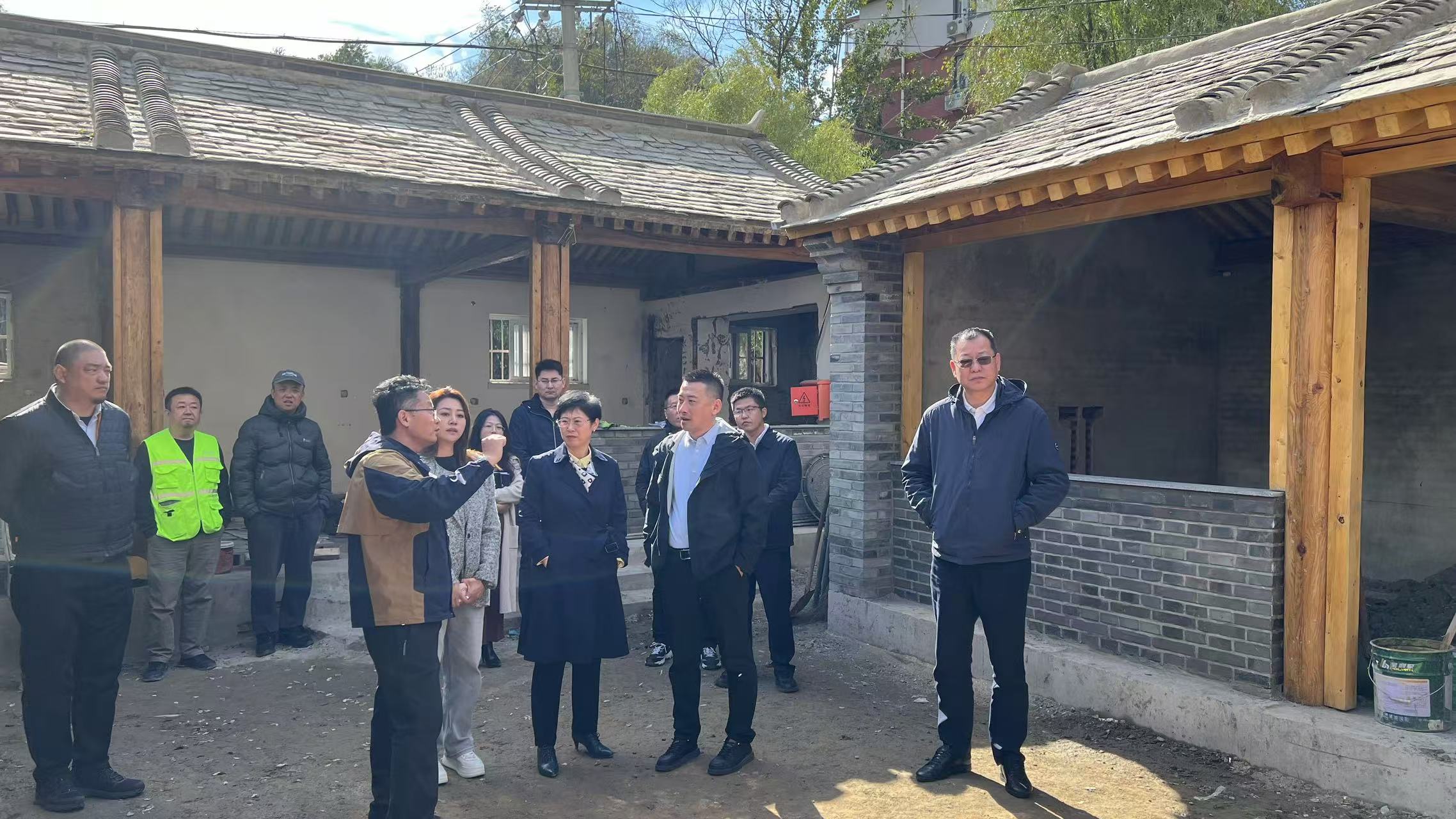 公司領(lǐng)導(dǎo)督導(dǎo)檢查京西古道沉浸式生態(tài)小鎮(zhèn)項目建設(shè)工作 公司領(lǐng)導(dǎo)督導(dǎo)檢查京西古道沉浸式生態(tài)小鎮(zhèn)項目建設(shè)工作