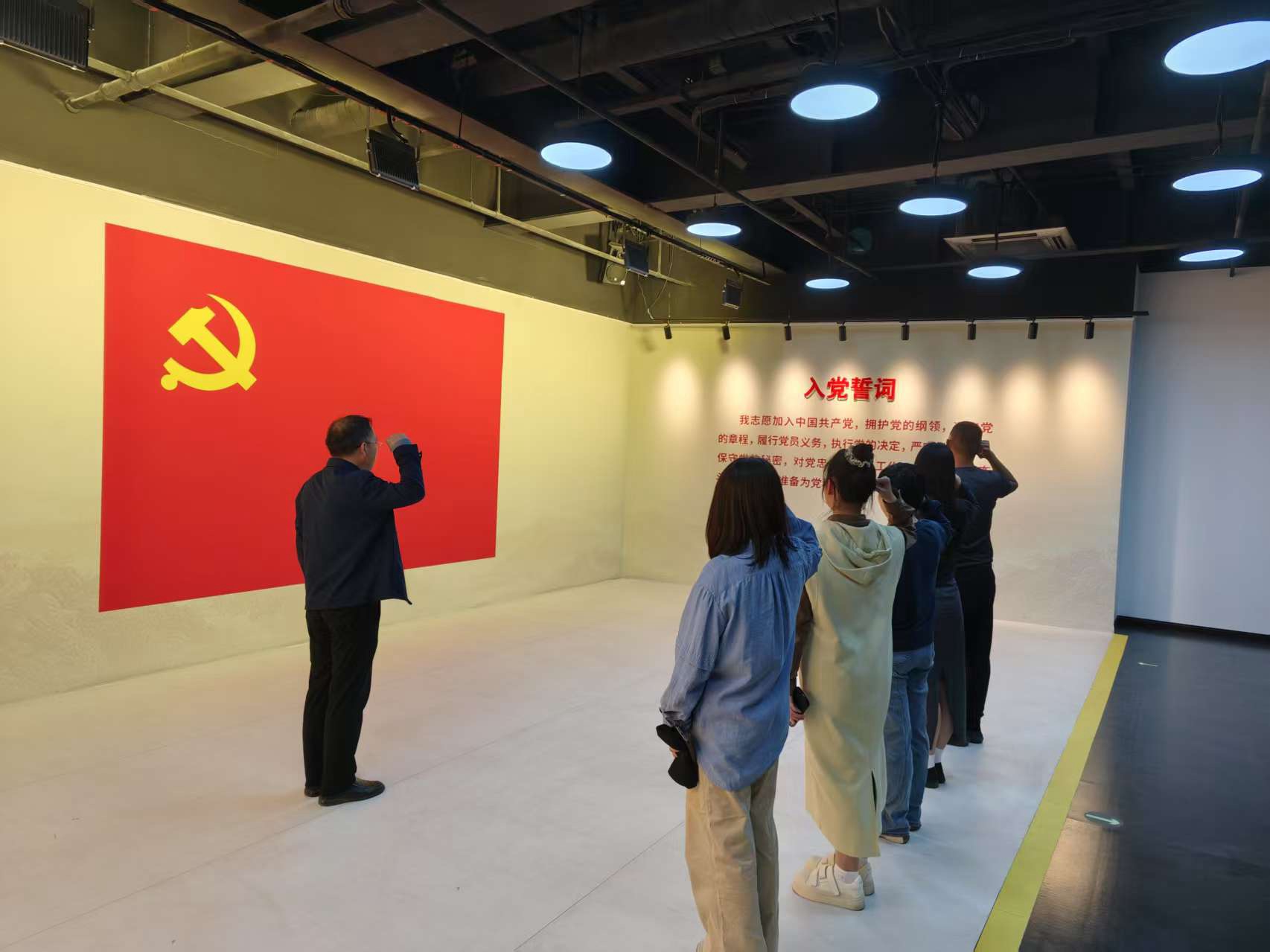 北京災(zāi)后恢復(fù)重建聯(lián)合黨支部參觀石景山區(qū)廉政教育基地 北京災(zāi)后恢復(fù)重建聯(lián)合黨支部參觀石景山區(qū)廉政教育基地