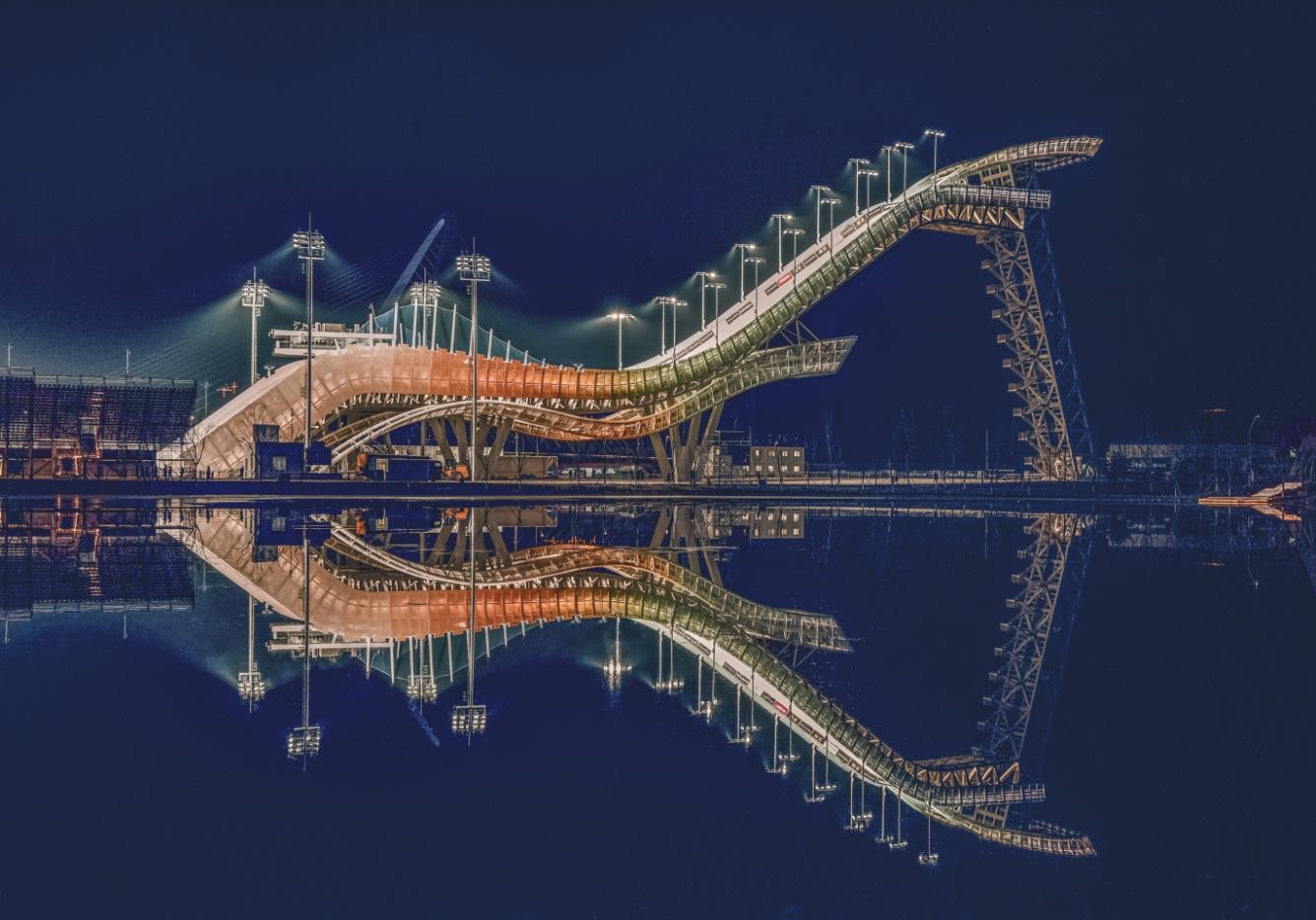 滑雪跳臺亮倩影